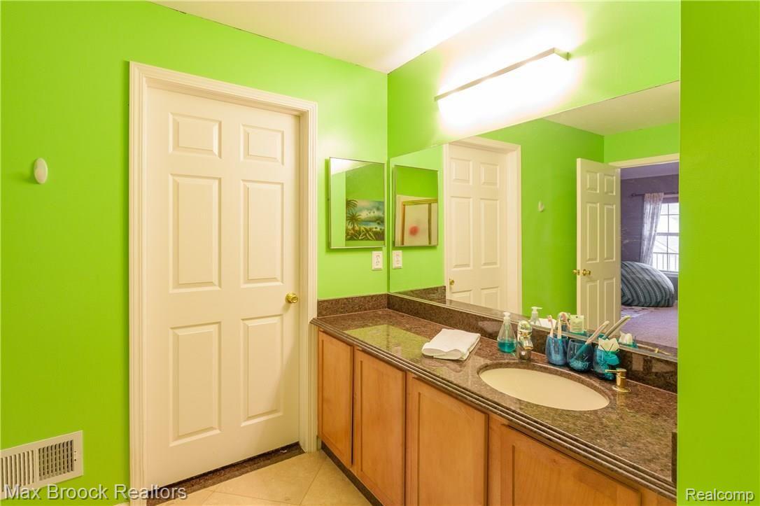 11750 Farmington Road, Unit 36 Livonia, MI 48150 - Photo 20 of 28 IMG_3261.JPG