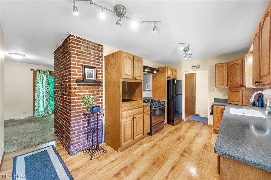 2315 Burnham Road Akron, OH 44333 - Photo 11 of 38