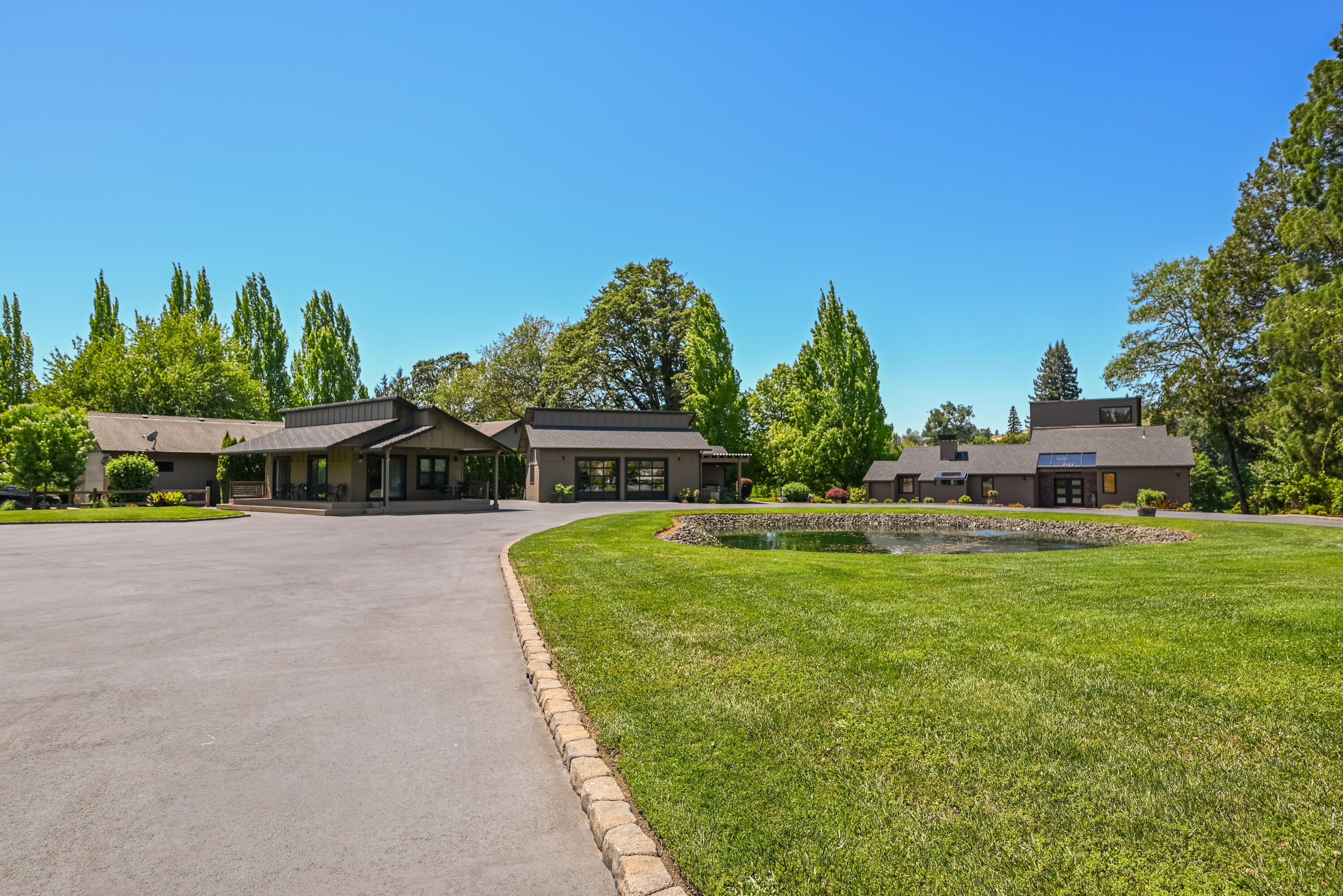 2546 Fisher Road Roseburg, OR 97471 - Photo 34 of 59 Entering Property
