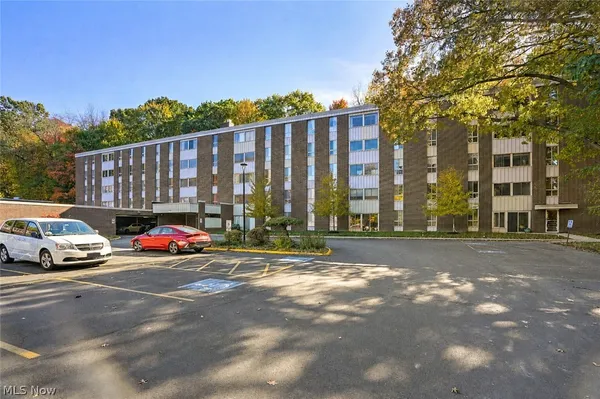 $129,000 | 3068 Kent Road, Unit 206, Stow, OH 44224