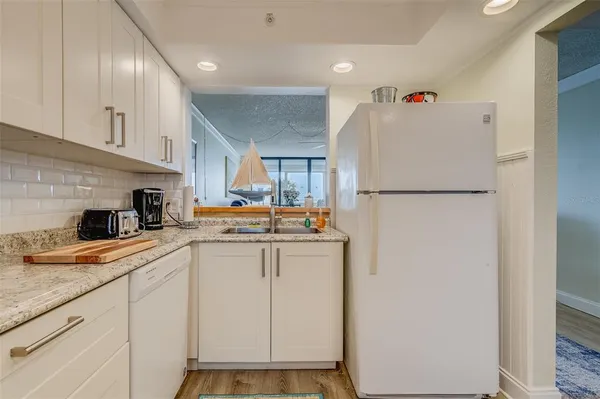 $4,000 | 17900 Gulf Boulevard, Unit 2E, Redington Shores, FL 33708