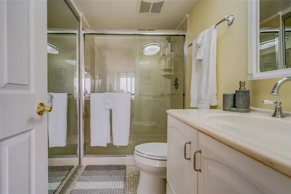 $4,000 | 17900 Gulf Boulevard, Unit 2E, Redington Shores, FL 33708