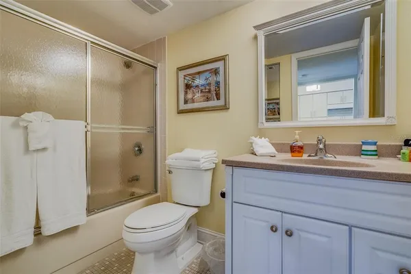 $4,000 | 17900 Gulf Boulevard, Unit 2E, Redington Shores, FL 33708