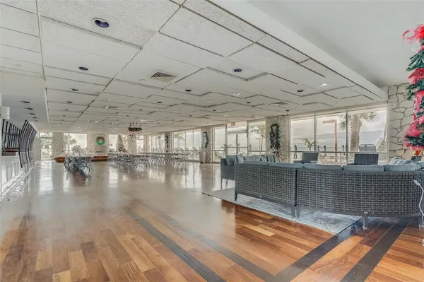 $4,000 | 17900 Gulf Boulevard, Unit 2E, Redington Shores, FL 33708