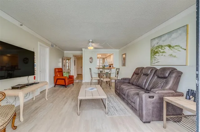 $4,000 | 17900 Gulf Boulevard, Unit 2E, Redington Shores, FL 33708