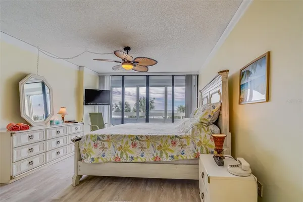 $4,000 | 17900 Gulf Boulevard, Unit 2E, Redington Shores, FL 33708