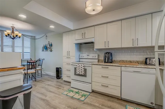 $4,000 | 17900 Gulf Boulevard, Unit 2E, Redington Shores, FL 33708