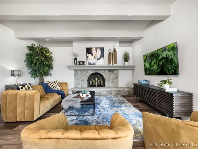 $1,590,000 | 16 Hawk Hill Court, Lake Ozark, MO 65049