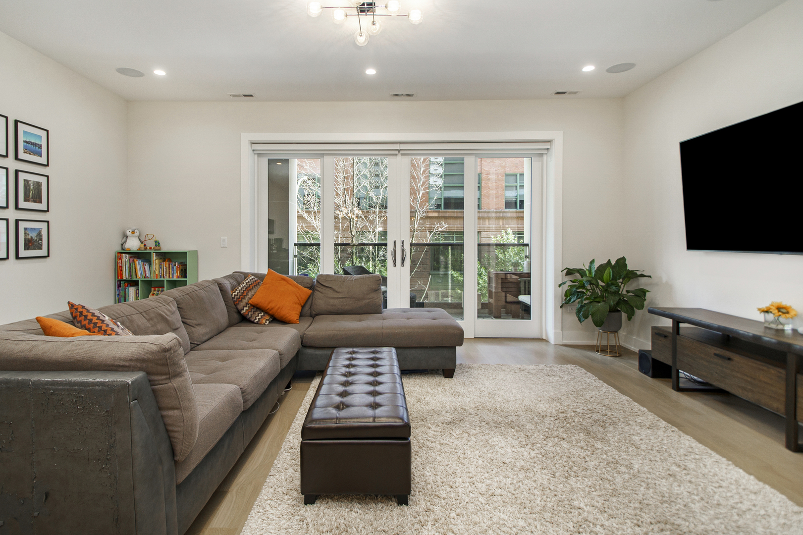 226 South Green Street, Unit 2N Chicago, IL 60607 - Photo 3 of 29 a living room with furniture and a flat screen tv