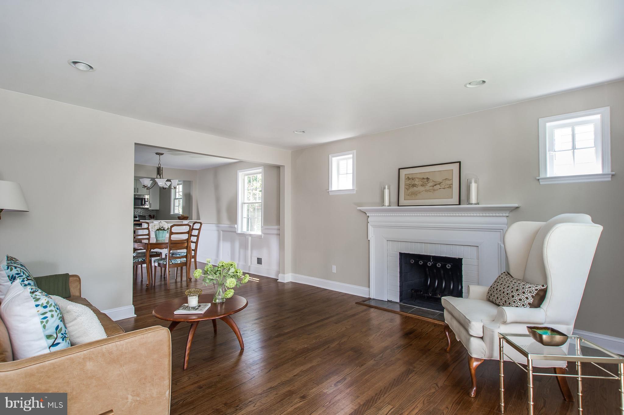 521 Brook Road Baltimore, MD 21286 - Photo 4 of 30 Living Room