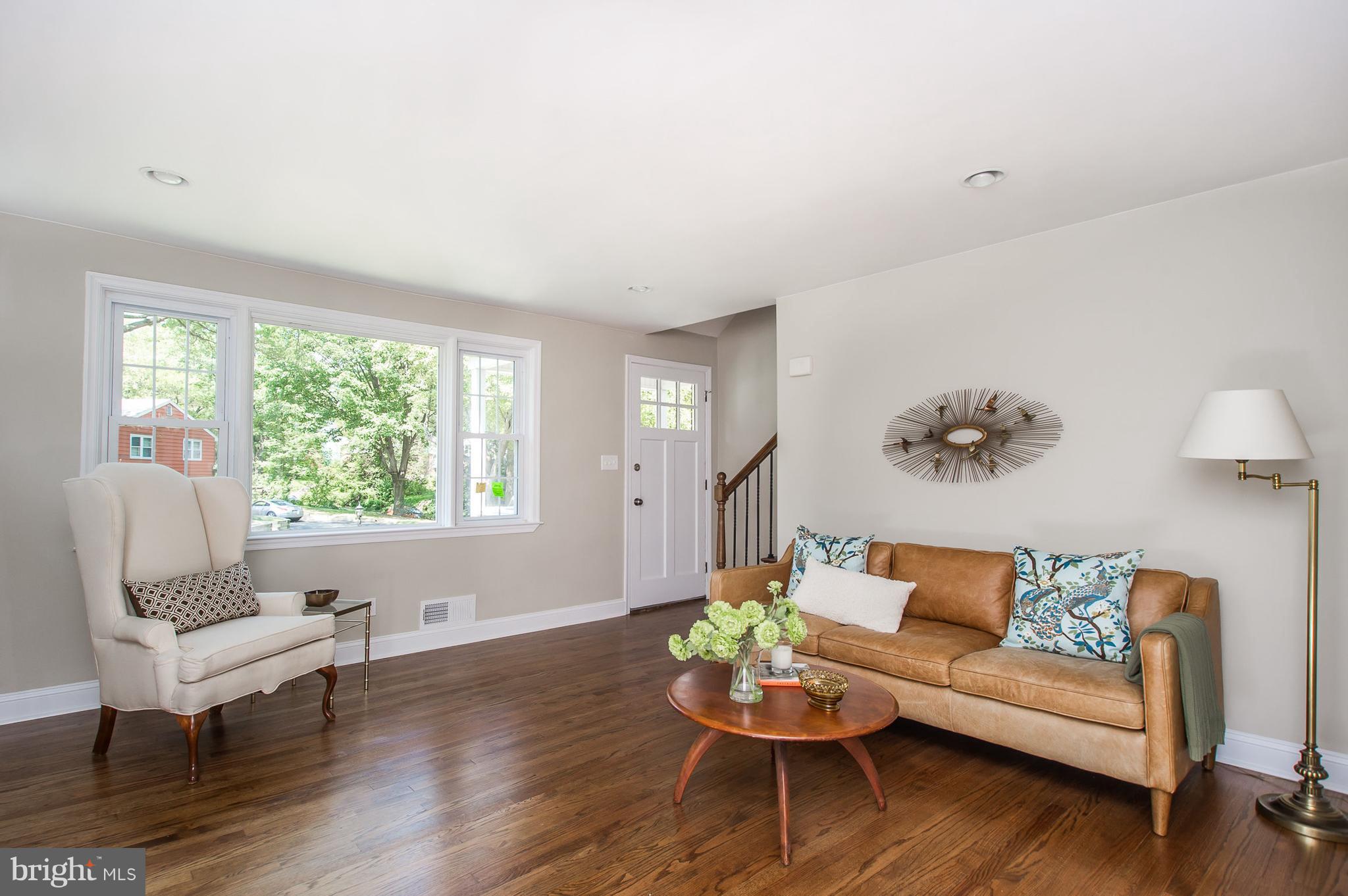 521 Brook Road Baltimore, MD 21286 - Photo 10 of 30 Living Room
