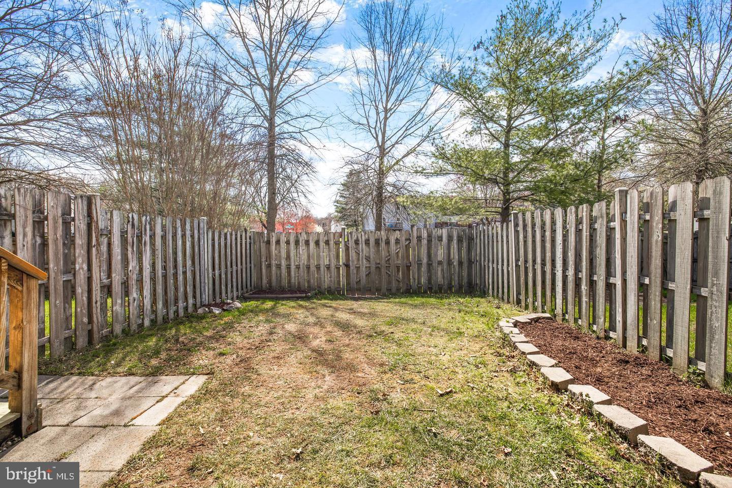 202 Mulberry Ridge Court Pasadena, MD 21122 - Photo 4 of 6 a backyard of a house