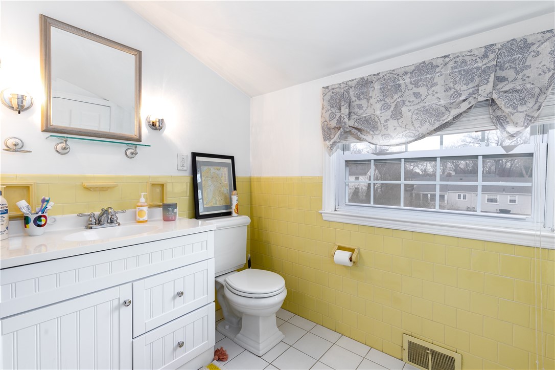 34 Dahlia Street Warwick, RI 02888 - Photo 28 of 39