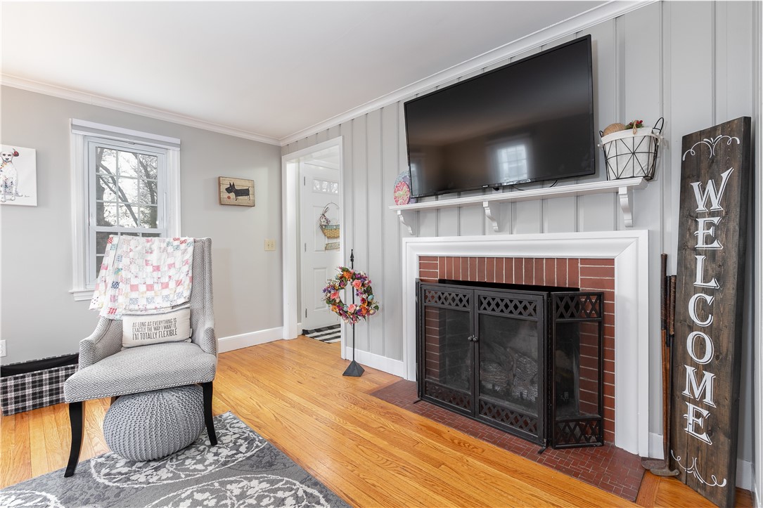 34 Dahlia Street Warwick, RI 02888 - Photo 7 of 39