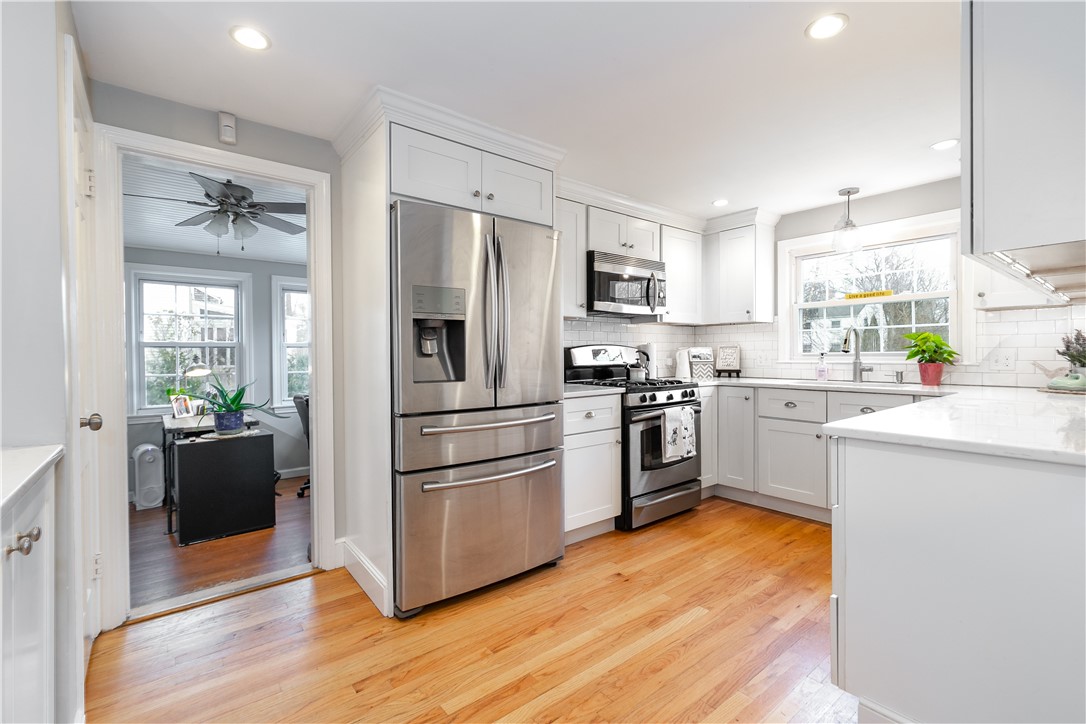 34 Dahlia Street Warwick, RI 02888 - Photo 8 of 39