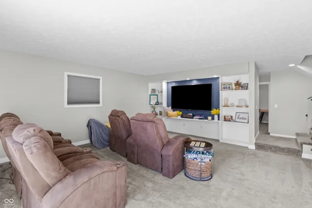 $425,000 | 3605 Saddle Drive, Columbus, IN 47203