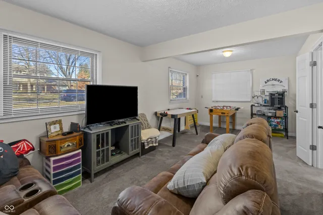 $425,000 | 3605 Saddle Drive, Columbus, IN 47203