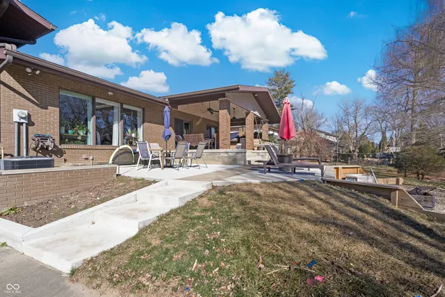 $425,000 | 3605 Saddle Drive, Columbus, IN 47203