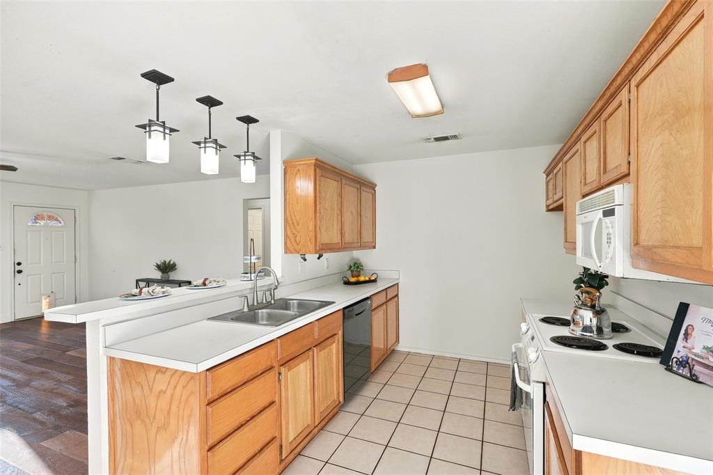 304 Sage Trail Springtown, TX 76082 - Photo 9 of 33 Gallery Image 9