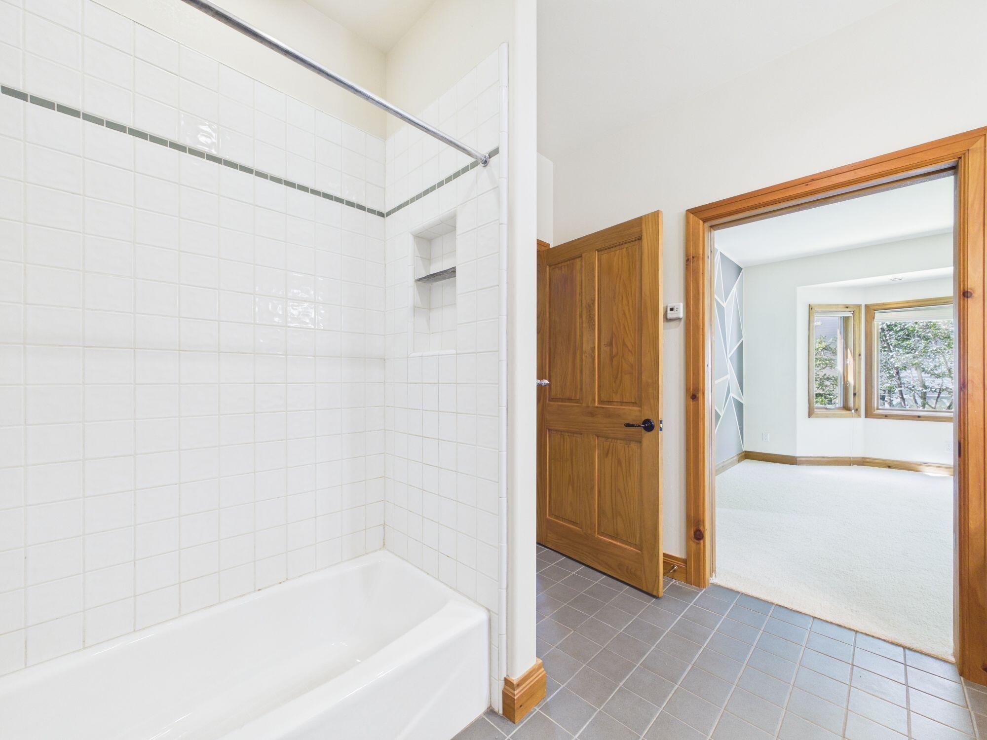 721 Hailey Drive Hailey, ID 83333 - Photo 18 of 26 Main Flr Bathroom