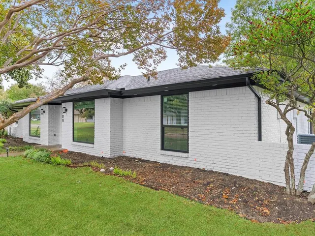 a front view of house with yard