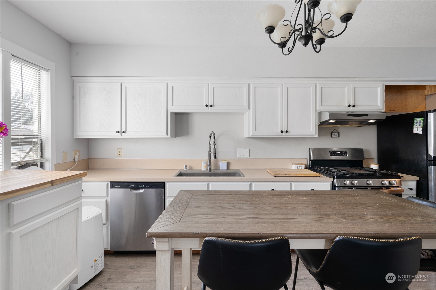 406 Cleveland Sumas, WA 98295 - Photo 14 of 33 a kitchen with kitchen island granite countertop a sink table and chairs