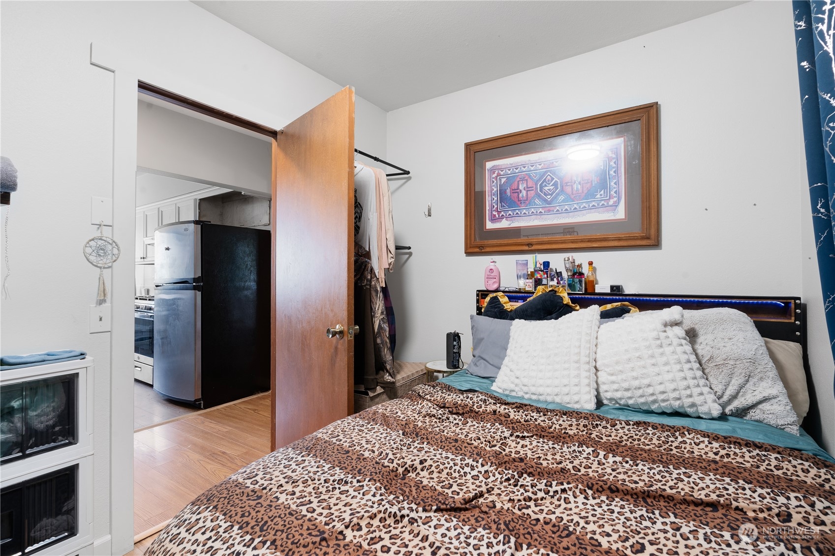 406 Cleveland Sumas, WA 98295 - Photo 20 of 33 a bedroom with a bed and a television