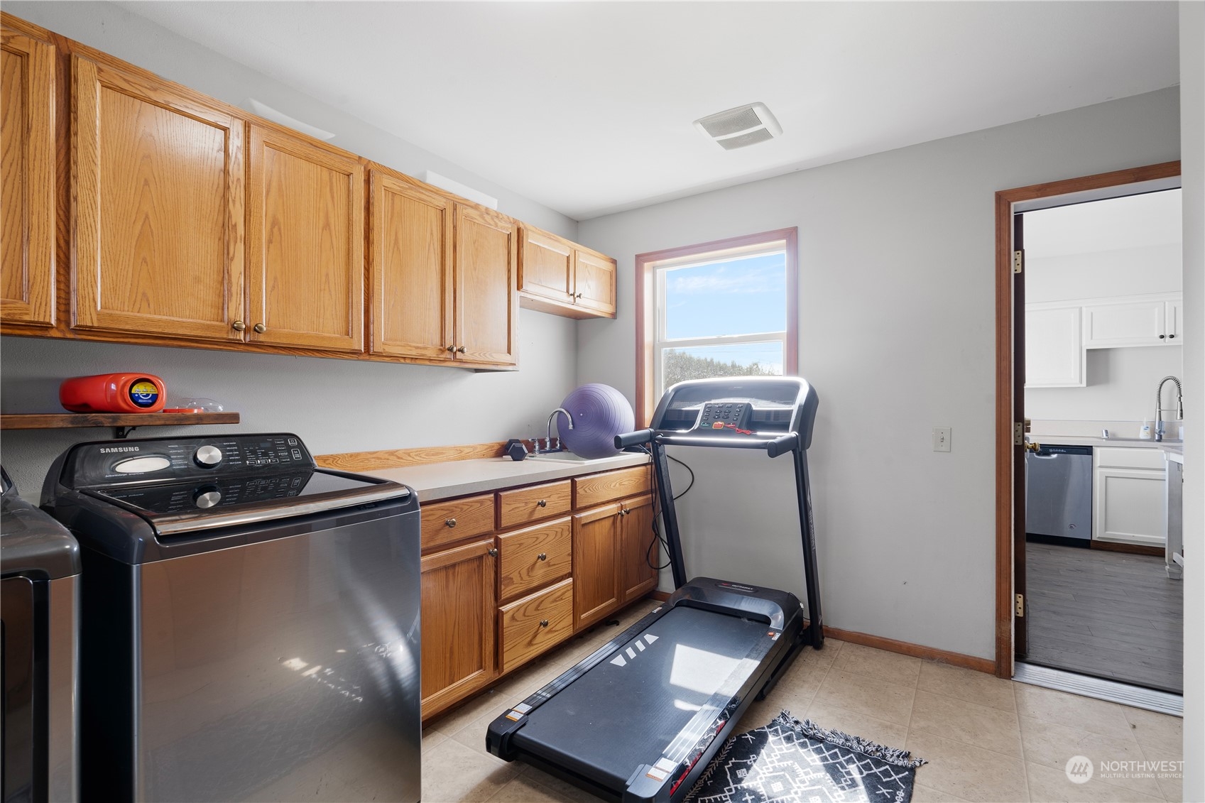 406 Cleveland Sumas, WA 98295 - Photo 24 of 33 a kitchen with a sink appliances and cabinets