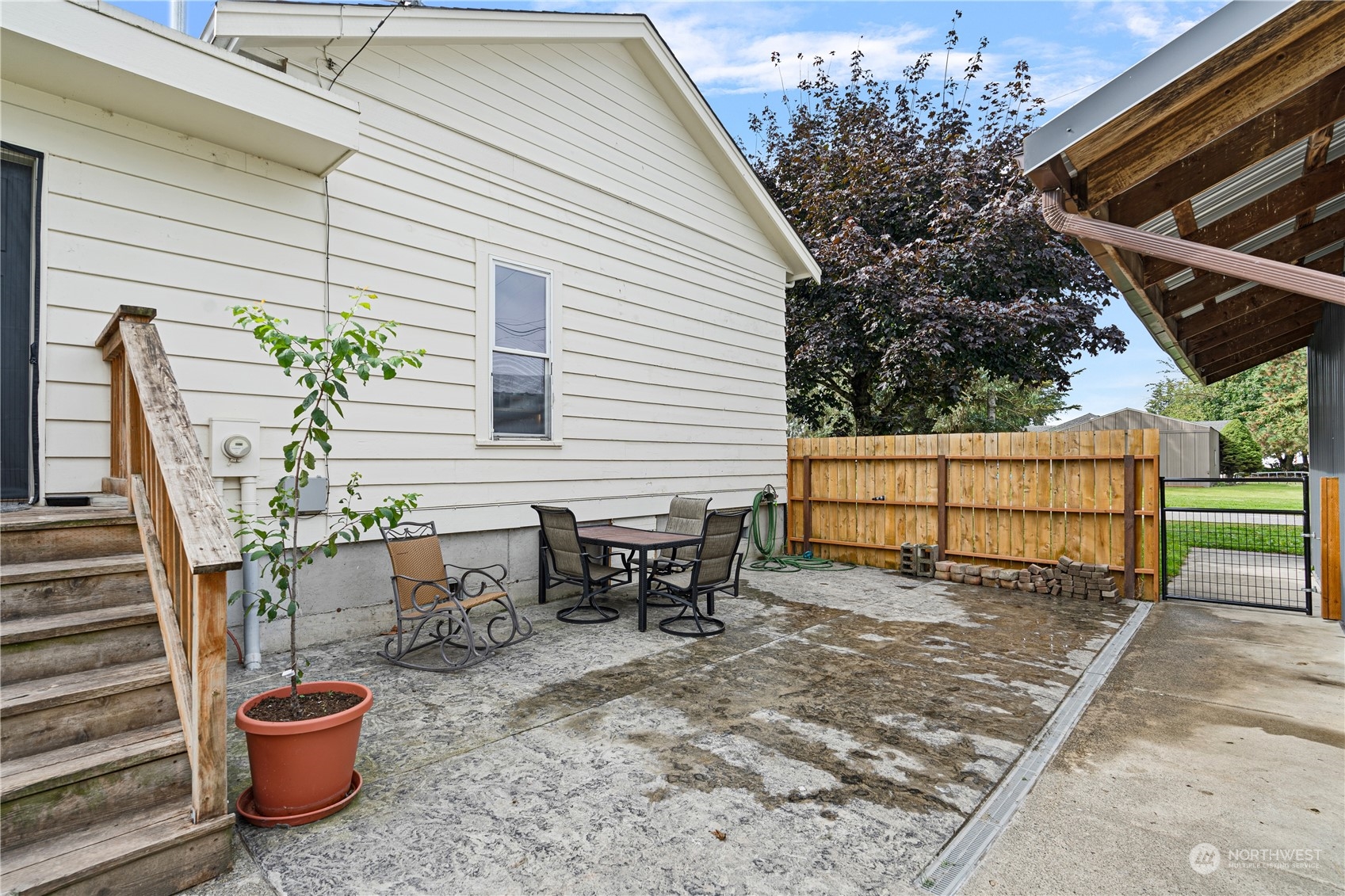 406 Cleveland Sumas, WA 98295 - Photo 25 of 33 a view of a chairs and table in backyard