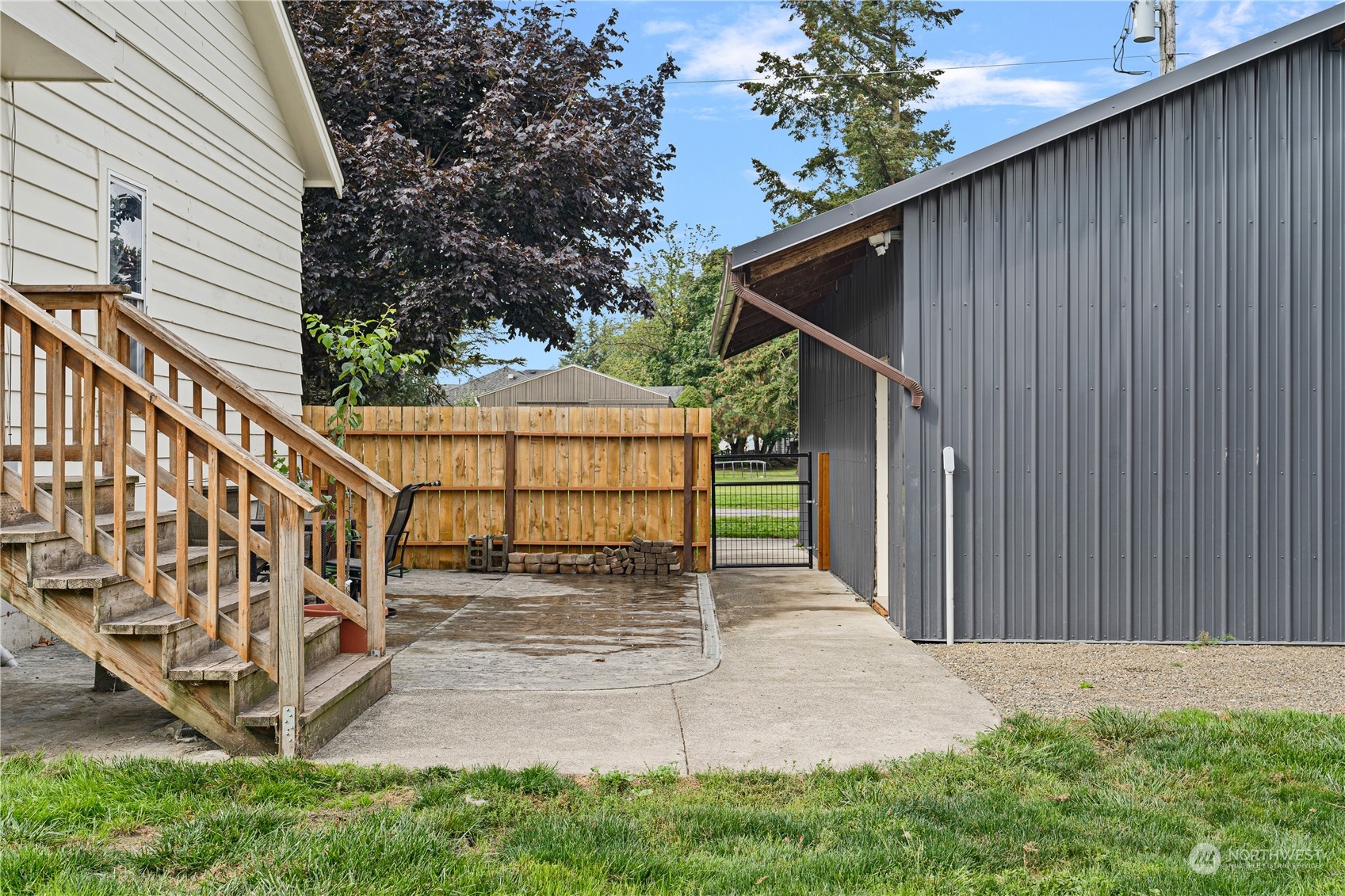 406 Cleveland Sumas, WA 98295 - Photo 27 of 33 a view of outdoor space with wooden fence and a bench