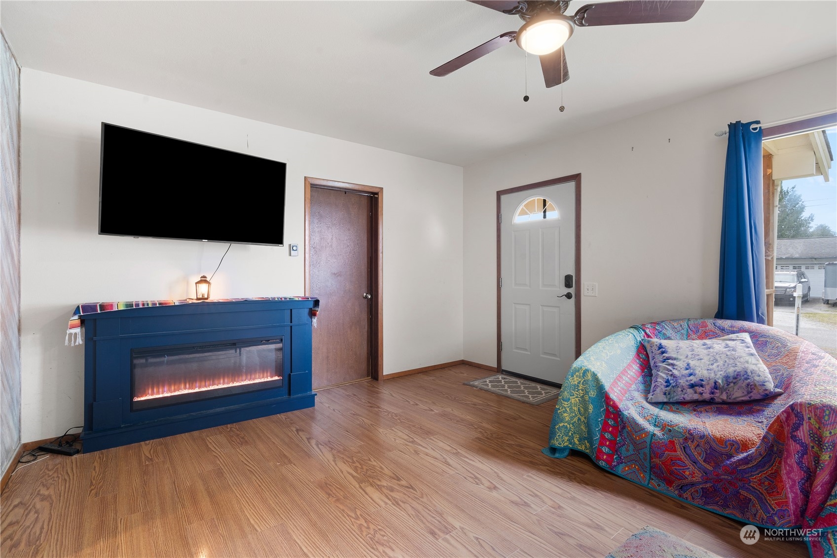 406 Cleveland Sumas, WA 98295 - Photo 8 of 33 a bedroom with a bed and a flat screen tv