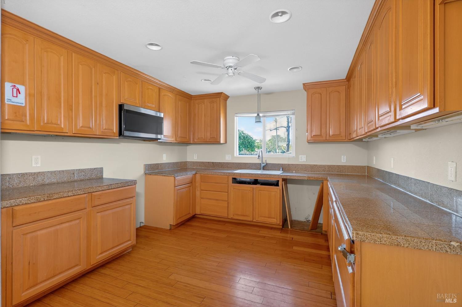 4313 Hoen Avenue Santa Rosa, CA 95405 - Photo 10 of 29