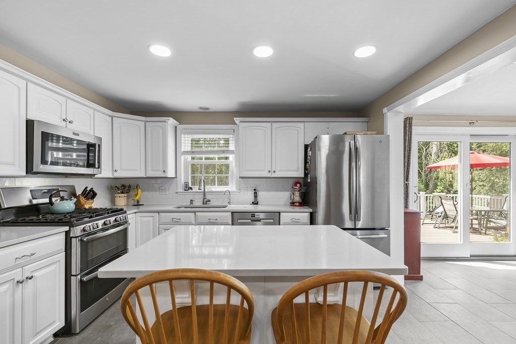 12 Partridge Lane Mansfield, MA 02048 - Photo 21 of 42