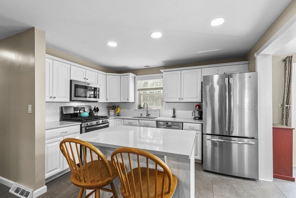 12 Partridge Lane Mansfield, MA 02048 - Photo 23 of 42