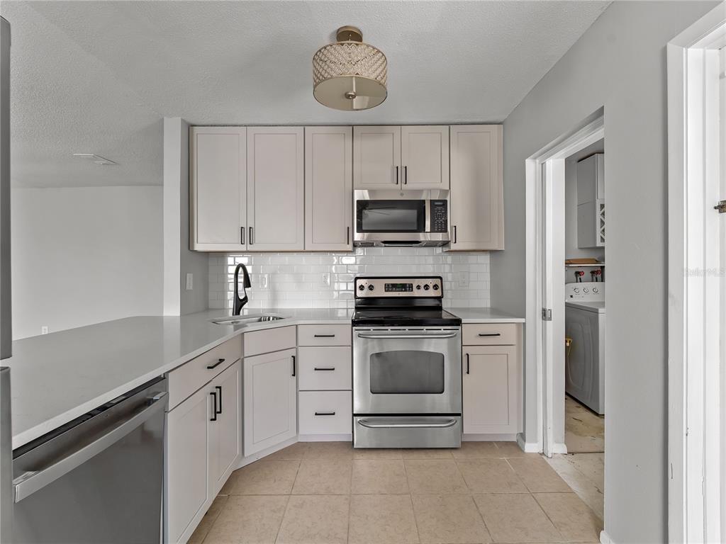 920 Myrtle Avenue Venice, FL 34285 - Photo 8 of 25