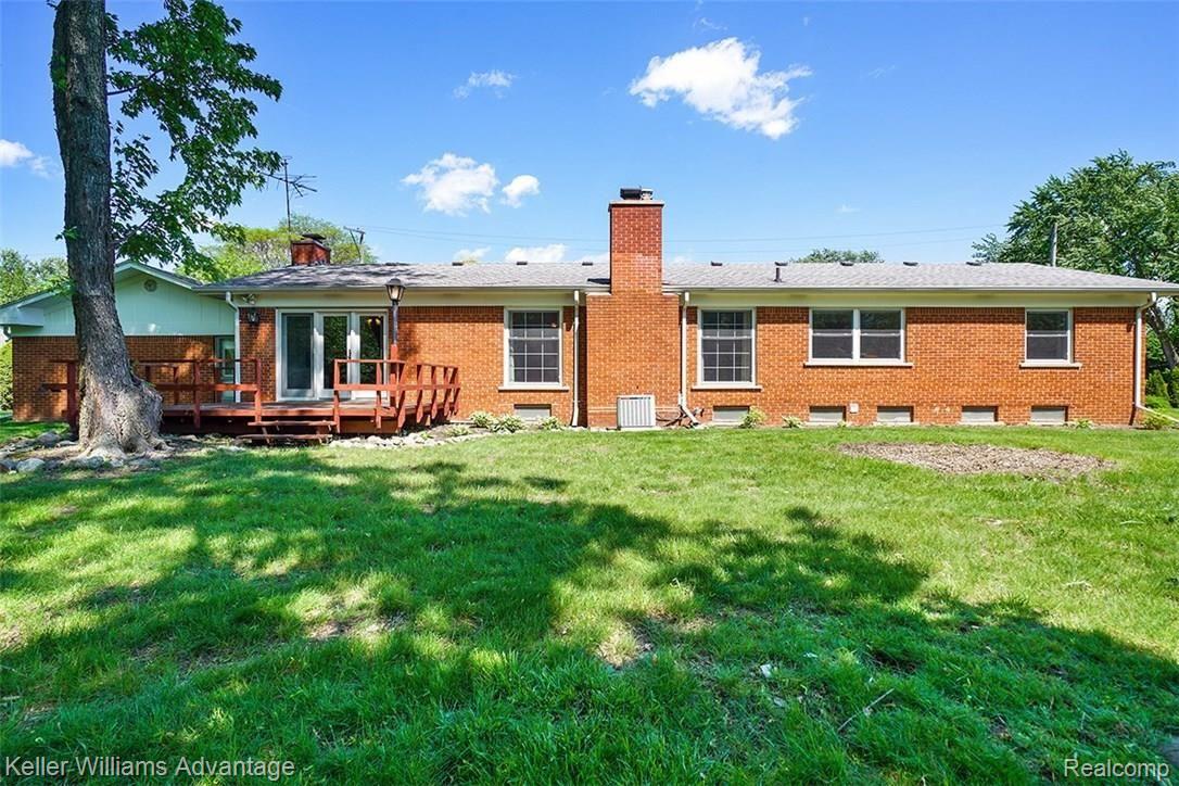 27923 Brandywine Road Farmington, MI 48334 - Photo 18 of 19 DSC01370.jpg