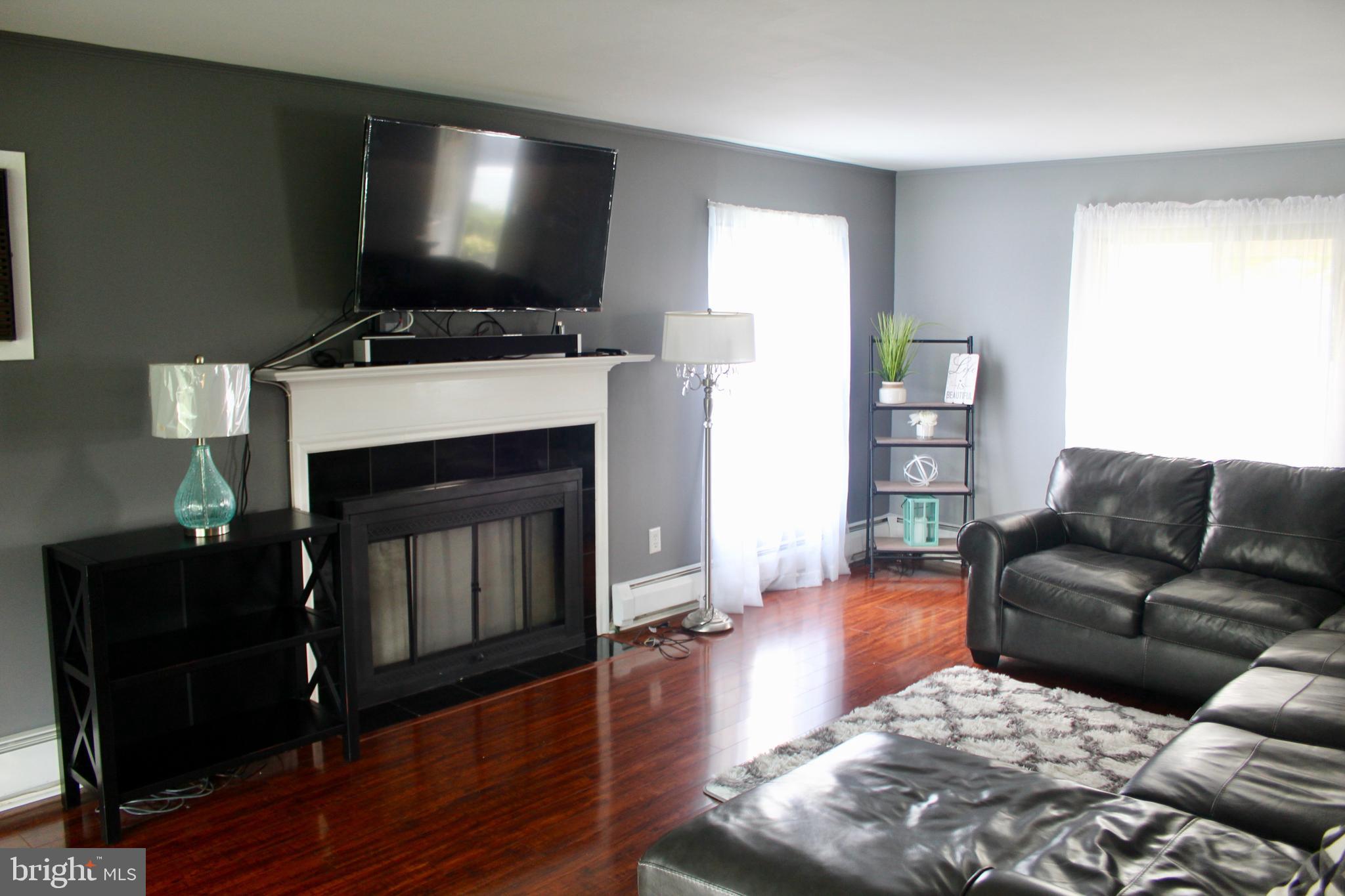 27 Tweed Road Levittown, PA 19056 - Photo 2 of 17