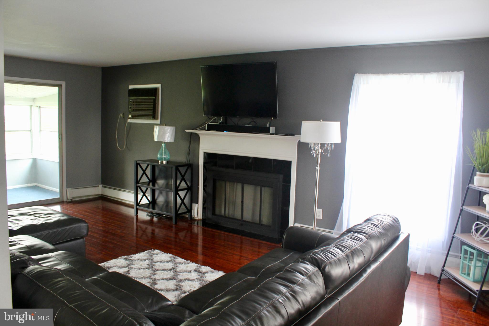 27 Tweed Road Levittown, PA 19056 - Photo 3 of 17