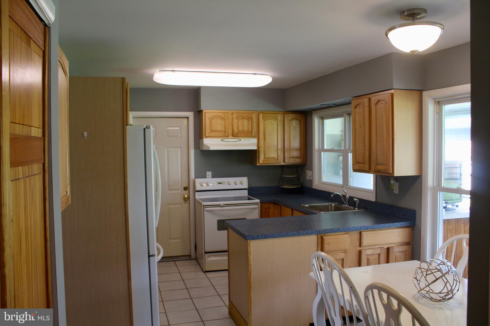 27 Tweed Road Levittown, PA 19056 - Photo 8 of 17