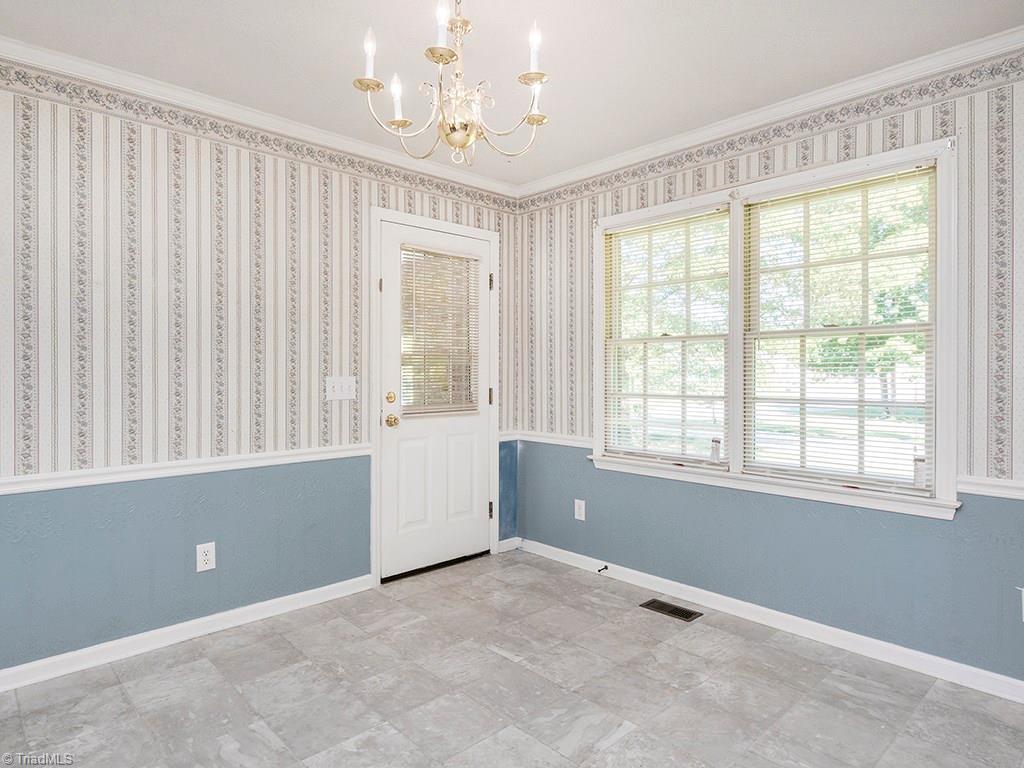 910 Trollinger Road Graham, NC 27253 - Photo 11 of 28 Large eat-in Kitchen area