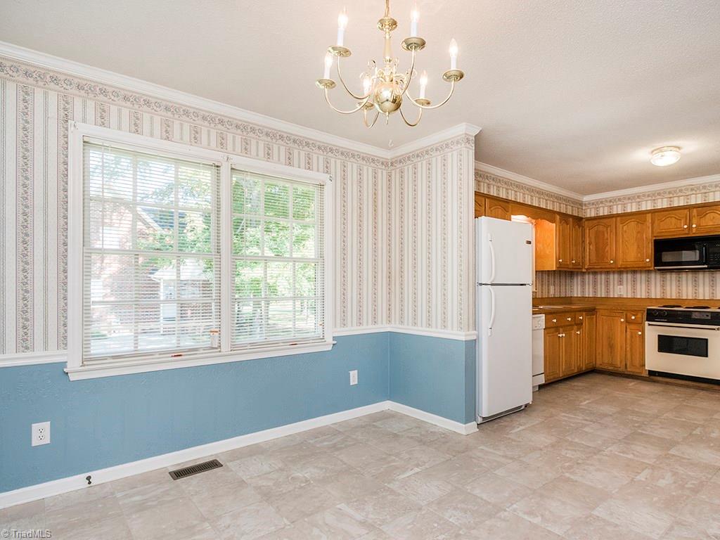 910 Trollinger Road Graham, NC 27253 - Photo 12 of 28 Large eat-in Kitchen