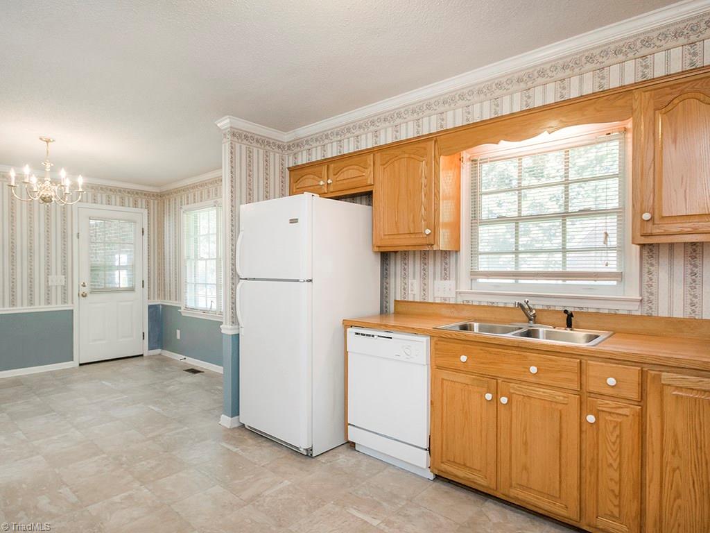 910 Trollinger Road Graham, NC 27253 - Photo 14 of 28 Kitchen