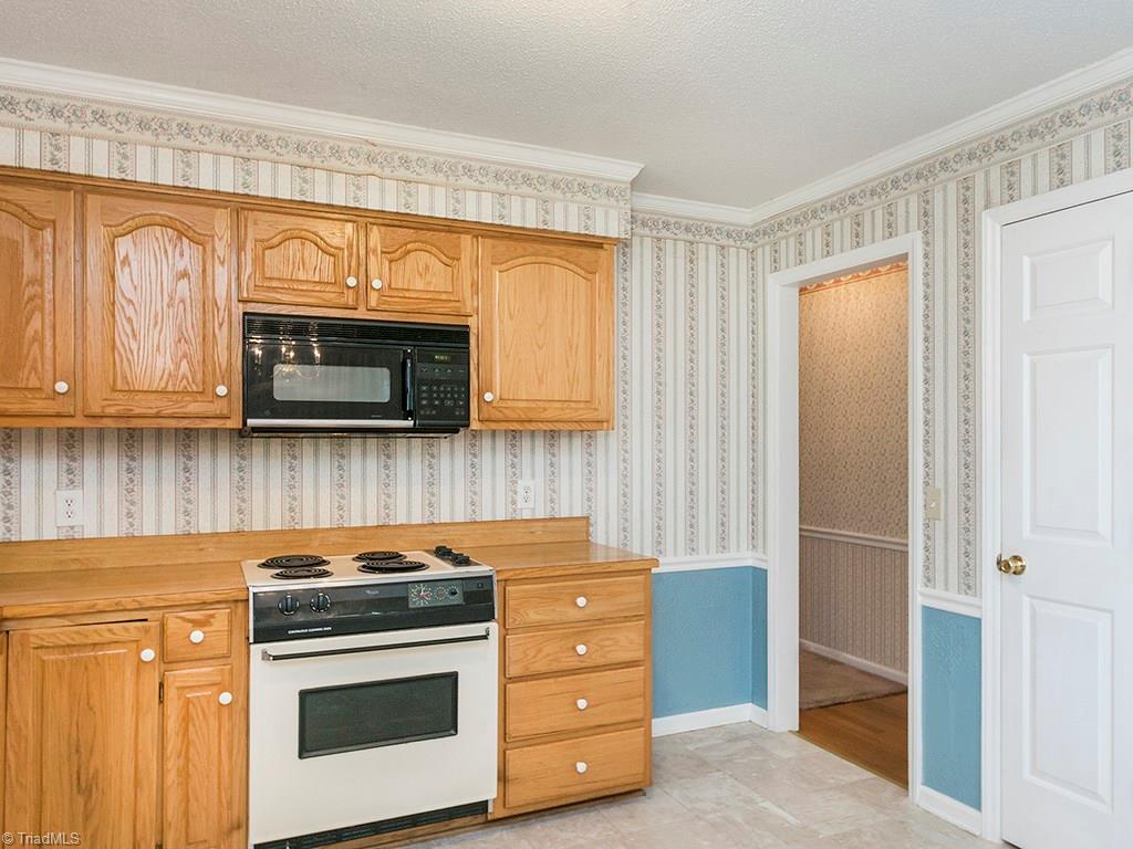 910 Trollinger Road Graham, NC 27253 - Photo 15 of 28 Kitchen
