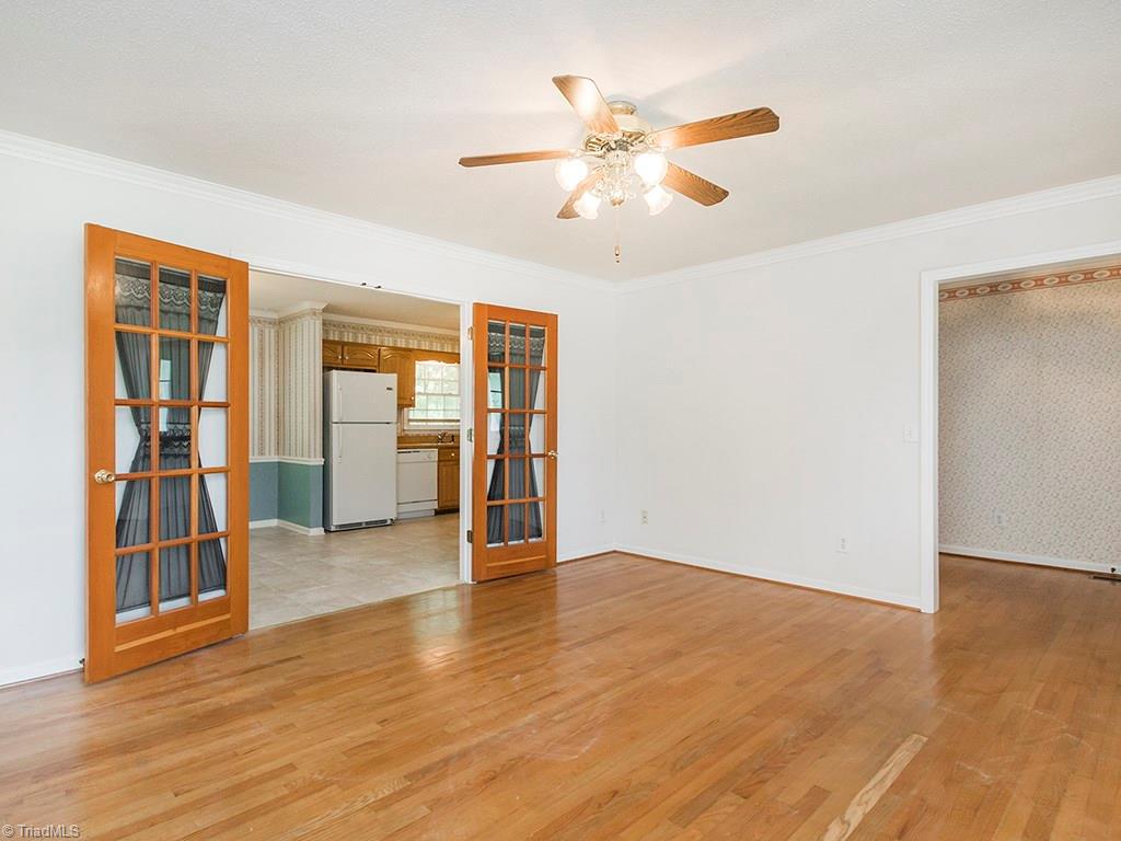 910 Trollinger Road Graham, NC 27253 - Photo 8 of 28 Living Room
