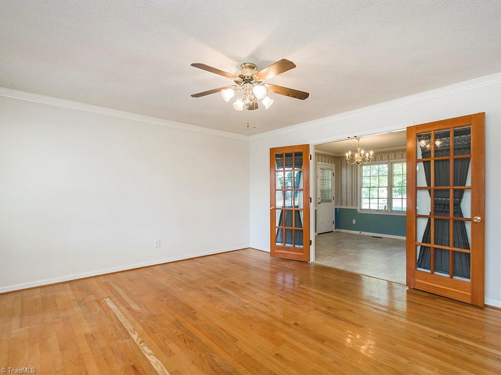910 Trollinger Road Graham, NC 27253 - Photo 9 of 28 Living Room