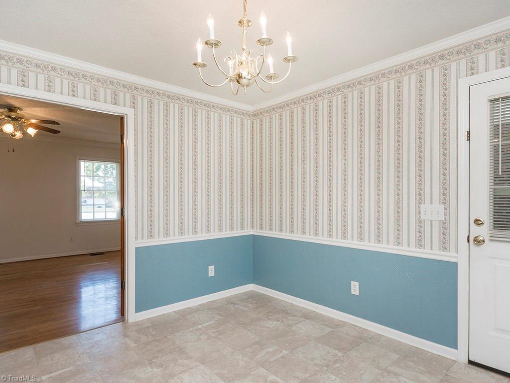 910 Trollinger Road Graham, NC 27253 - Photo 10 of 28 Large eat-in Kitchen