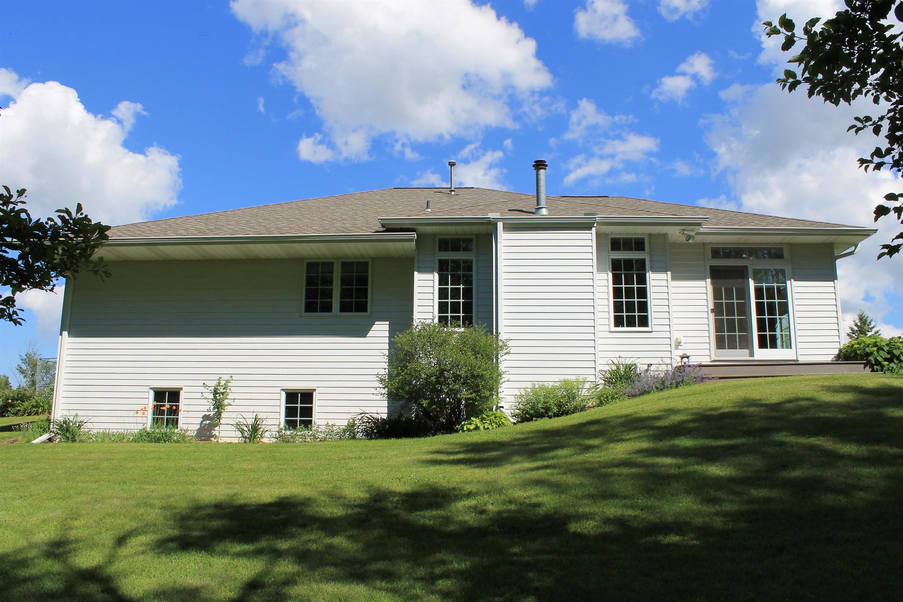4437 Pine Grove Road Green Bay, WI 54311 - Photo 16 of 60