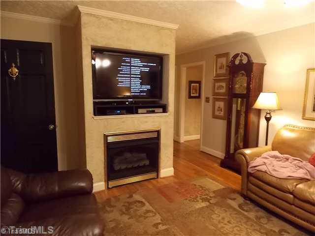 256 Ridgeview Drive Mount Airy, NC 27030 - Photo 3 of 16 Living Room.