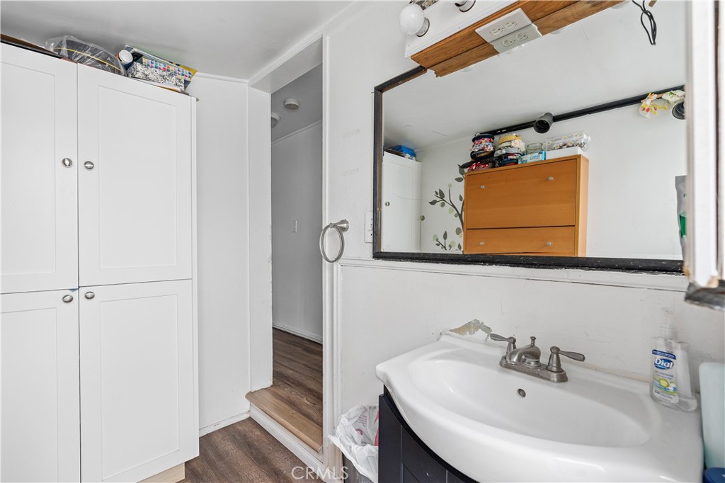 343 Eucalyptus Avenue Avalon, CA 90704 - Photo 14 of 35 a bathroom with a sink and a mirror