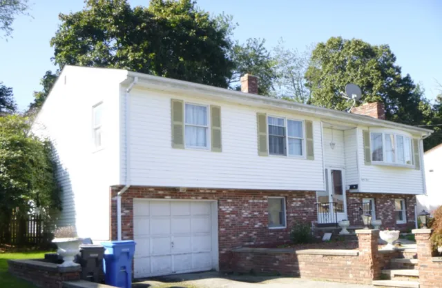 $520,000 | 84 North View Avenue, Cranston, RI 02920